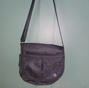 Lululemon Essentials Cross body Bag, Black